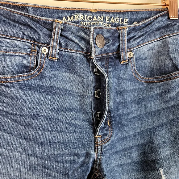 American Eagle Tomgirl Medium Wash Mid Rise Button Fly Distressed AE 2 Jeans - Picture 4 of 16